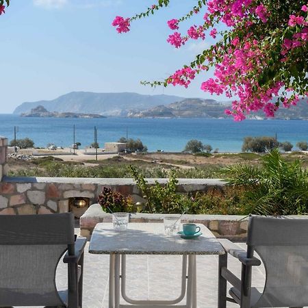 Κalamitsi Rooms & Apartments Kímolos Exteriör bild