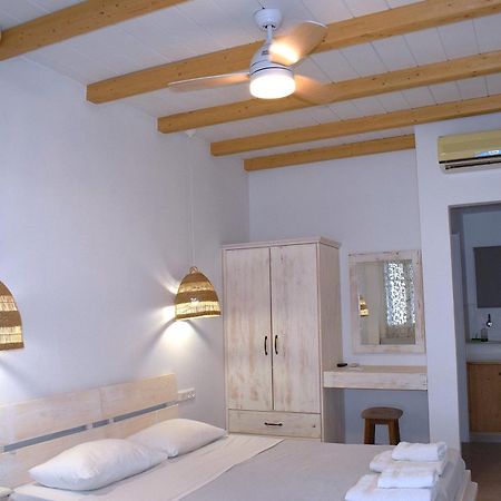 Κalamitsi Rooms & Apartments Kímolos Exteriör bild
