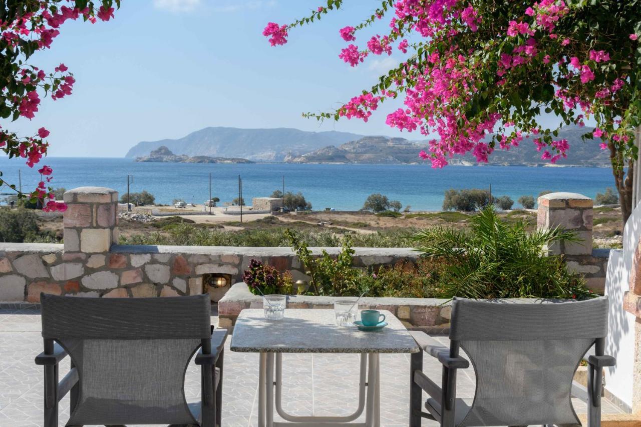 Κalamitsi Rooms & Apartments Kímolos Exteriör bild
