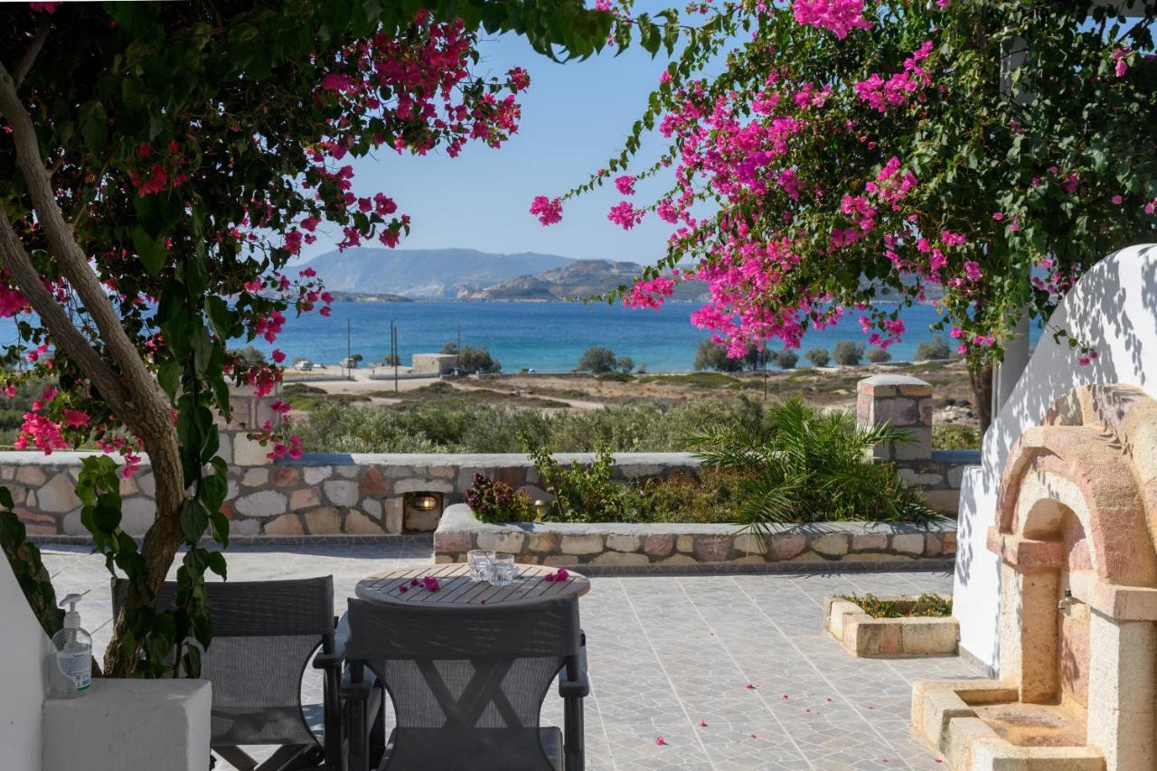 Κalamitsi Rooms & Apartments Kímolos Exteriör bild