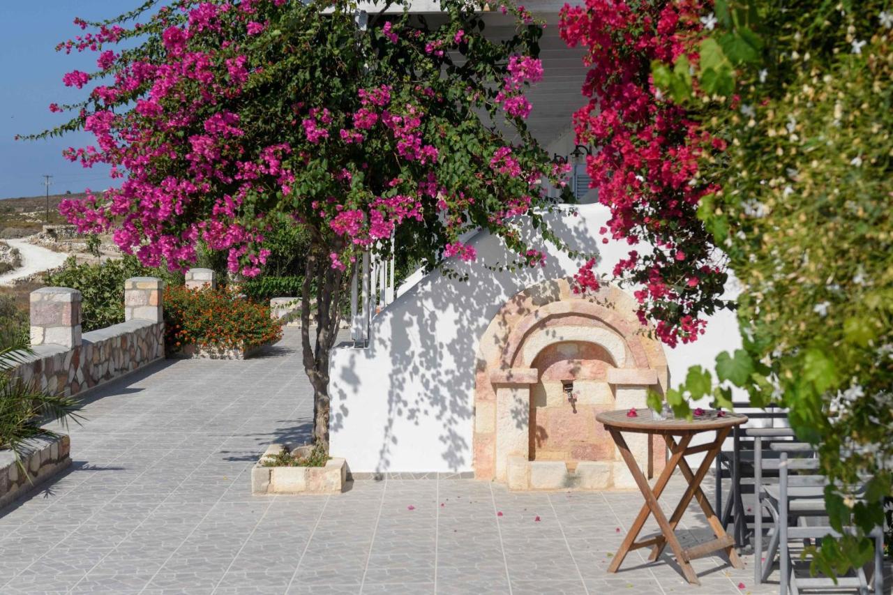 Κalamitsi Rooms & Apartments Kímolos Exteriör bild