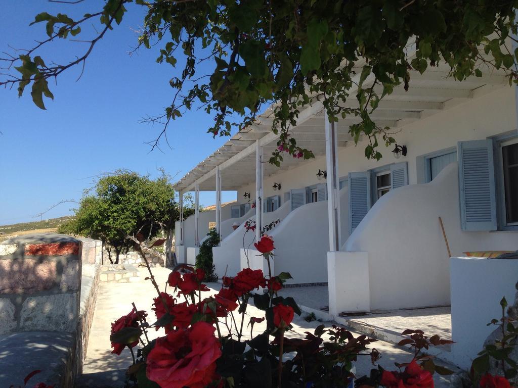 Κalamitsi Rooms & Apartments Kímolos Exteriör bild