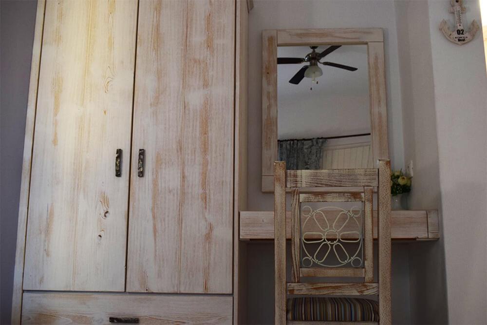 Κalamitsi Rooms & Apartments Kímolos Exteriör bild