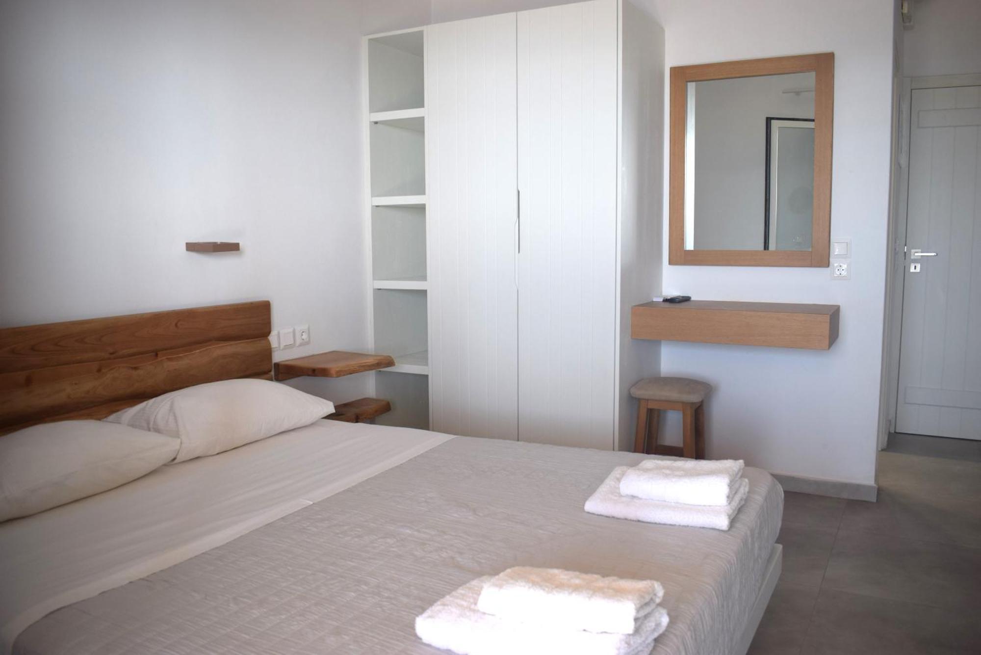 Κalamitsi Rooms & Apartments Kímolos Exteriör bild