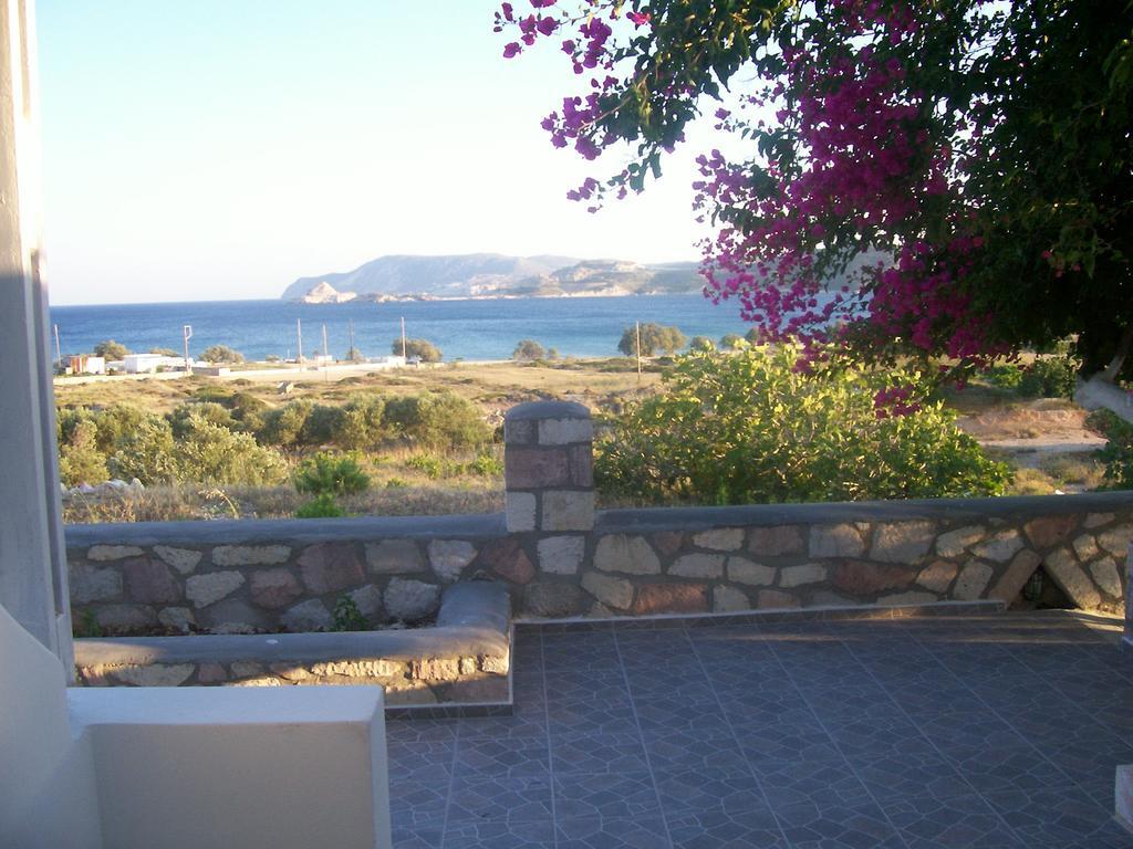 Κalamitsi Rooms & Apartments Kímolos Exteriör bild