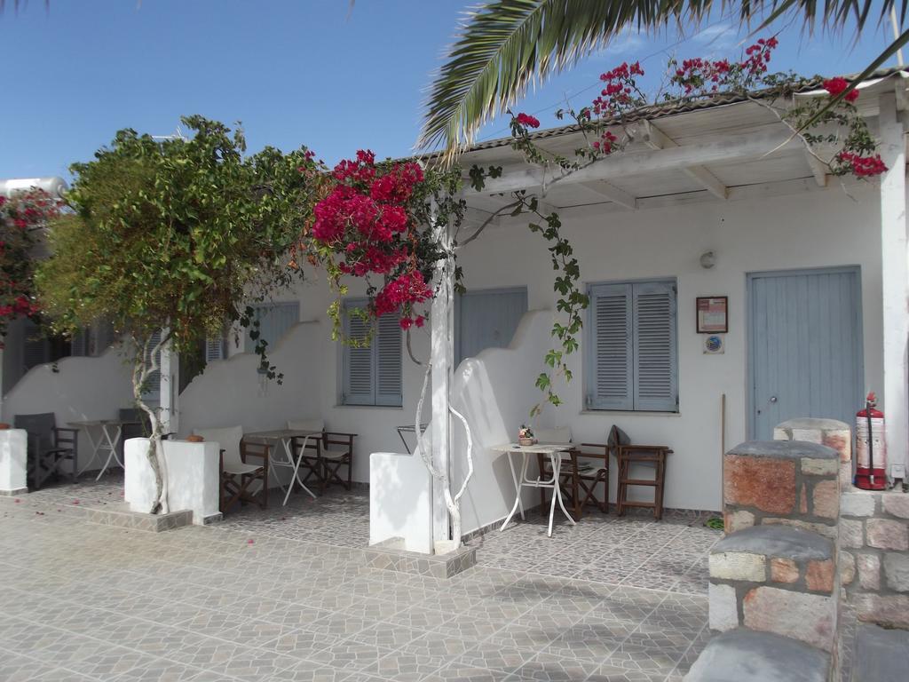 Κalamitsi Rooms & Apartments Kímolos Exteriör bild