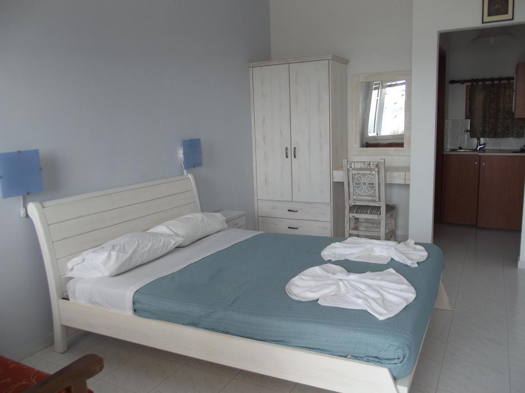Κalamitsi Rooms & Apartments Kímolos Exteriör bild
