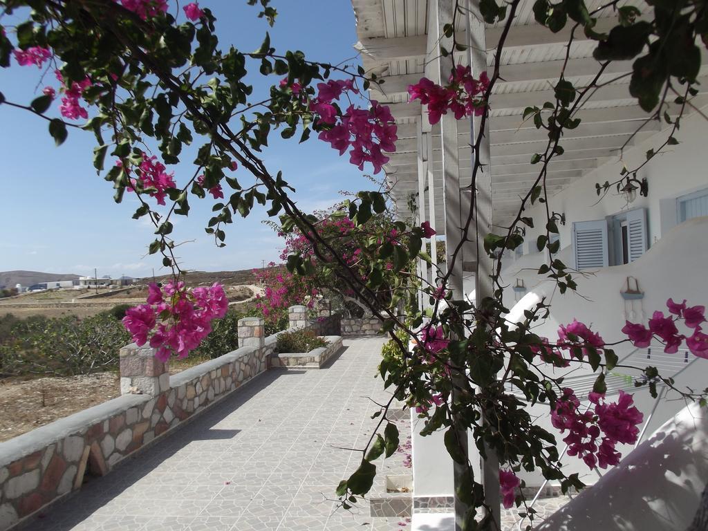 Κalamitsi Rooms & Apartments Kímolos Exteriör bild